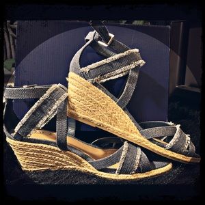 NWOT Flirty wedge Sandals